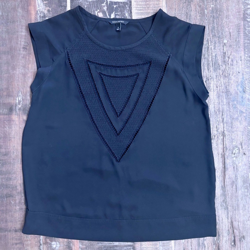 Banana Republic Wms Blouse Black Crochet Geometric Embroidered Cap Sleeve S